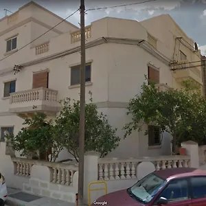 https://corner-townhouse-1km-from-university.qawrahotelsmalta.org